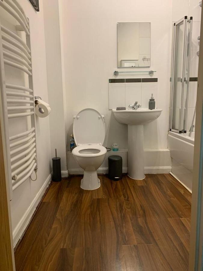 Seven Suites - Beautiful 2-Bed Apartment With Parking In Watford Central Ngoại thất bức ảnh