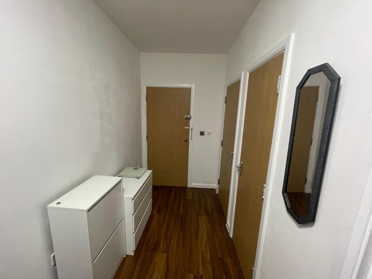 Seven Suites - Beautiful 2-Bed Apartment With Parking In Watford Central Ngoại thất bức ảnh