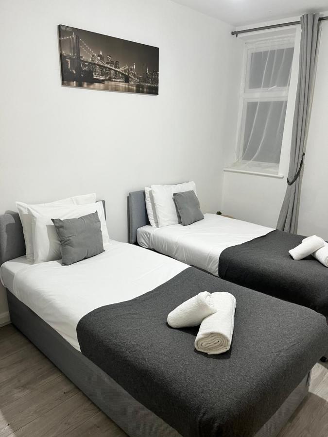 Seven Suites - Beautiful 2-Bed Apartment With Parking In Watford Central Ngoại thất bức ảnh